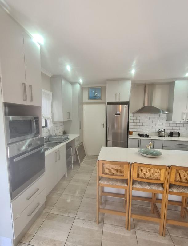 To Let 1 Bedroom Property for Rent in Pinehurst Western Cape